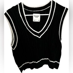 Abercrombie & Fitch Black and White Knit Top